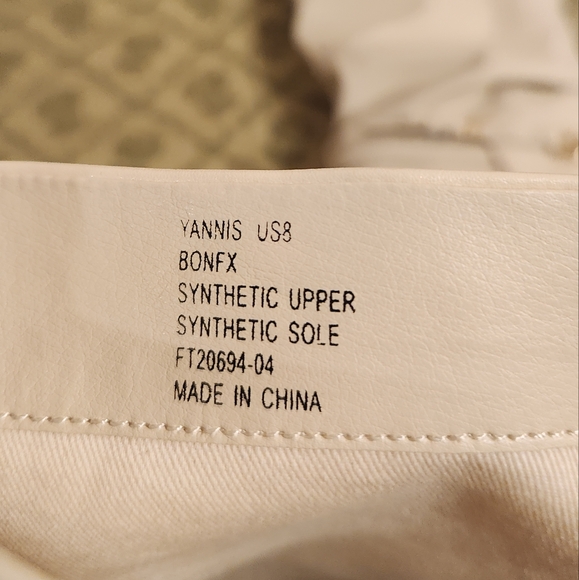 Ivory Zigi Soho Slouchy Knee High Boots w/ Gold Chanel Style Chain Buckle MINT! - Picture 8 of 10